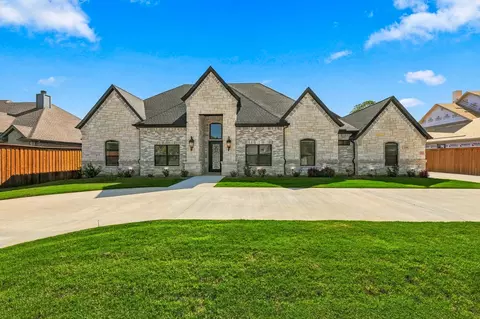 5200 Waterview Dr, Arlington, TX 76016