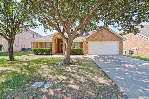 1403 Lowes Farm Pkwy, Mansfield, TX 76063