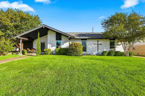 2117 Northmoor Dr, Carrollton, TX 75006