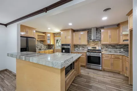 17 Macarthur Dr, Denison, TX 75020