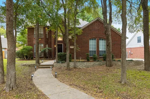 6300 Fox Hunt Dr, Arlington, TX 76001