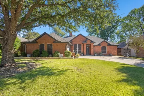 6205 Brookstone Dr, Arlington, TX 76001