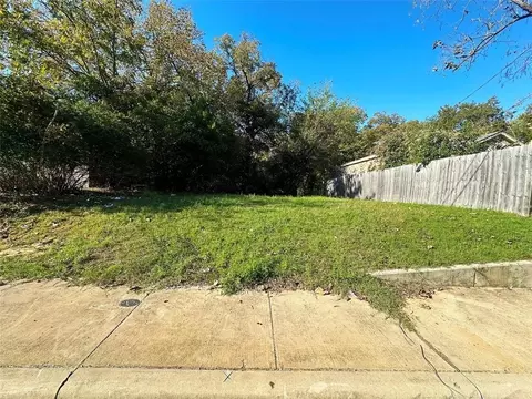 4631 Luzon St, Dallas, TX 75216