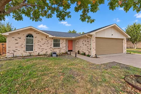 907 Crest Park Dr, Garland, TX 75042