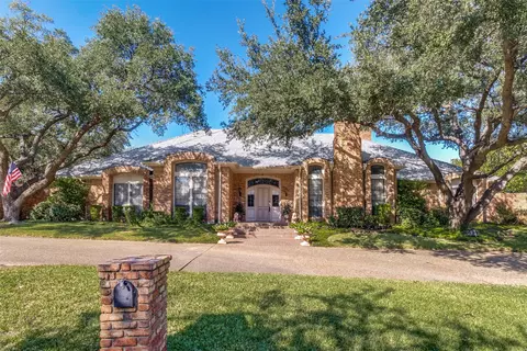 6215 Raintree Ct, Dallas, TX 75254