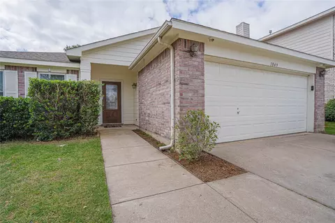 1049 Silver Spur Ln, Fort Worth, TX 76179