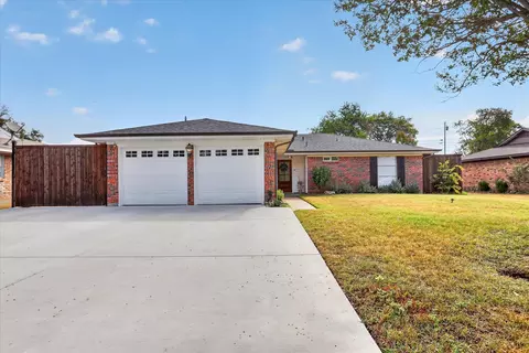 714 Hill City Dr, Duncanville, TX 75116