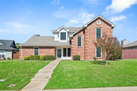 1331 Falcon Dr, Lewisville, TX 75077