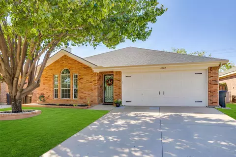 4002 Sapphire Ln, Granbury, TX 76049