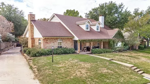 1814 Foxwood Ct, Arlington, TX 76012