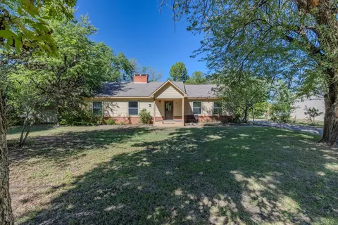 955 Jefferson St E, Sulphur Springs, TX 75482