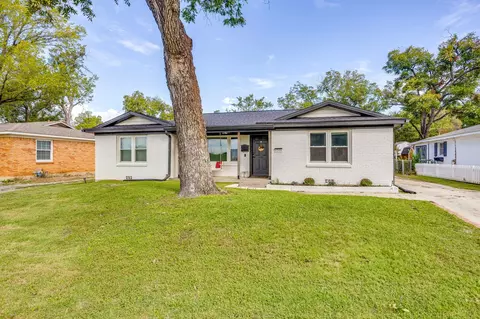 6208 Walnut Dr, Fort Worth, TX 76114