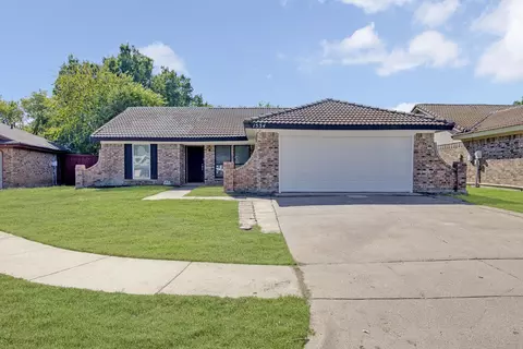 1534 Twin Post Dr, Arlington, TX 76014