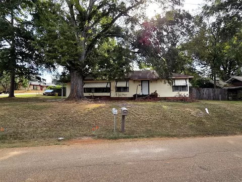 501 Jefferson Pl, Atlanta, TX 75551