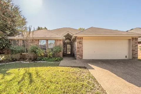 7924 Fox Chase Dr, Arlington, TX 76001