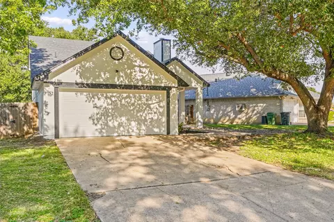 5232 Cornvalley Dr, Arlington, TX 76017
