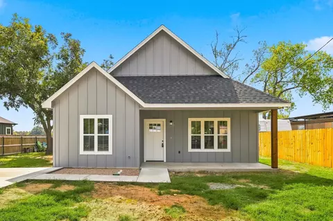 407 Bass St, Bridgeport, TX 76426