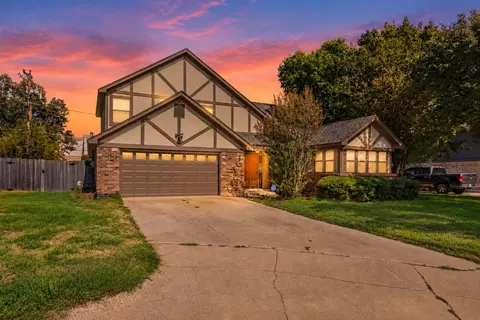 1107 Port Au Prince Dr, Arlington, TX 76012