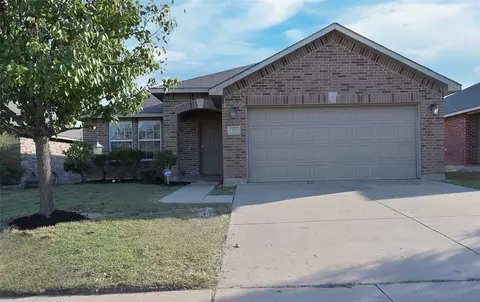 317 Chalkstone Dr, Fort Worth, TX 76131