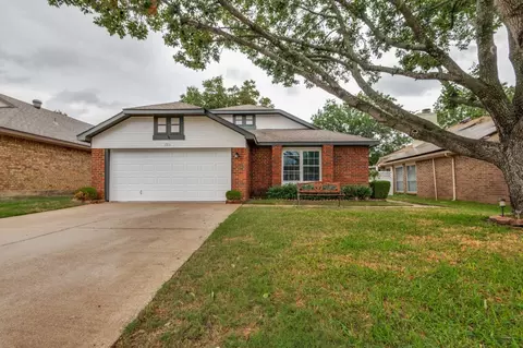 5814 Fox Hunt Dr, Arlington, TX 76017