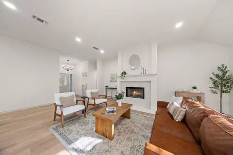 10138 Trail Ridge Dr, Benbrook, TX 76126