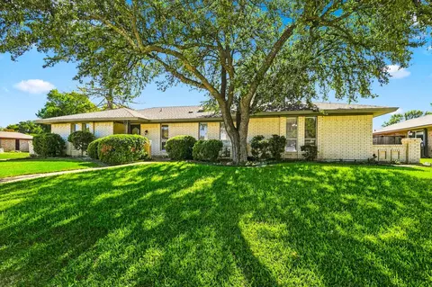 1900 Ports O Call Dr, Plano, TX 75075
