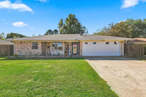 114 Brookshear Dr, Whitesboro, TX 76273