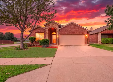 10901 Hawks Landing Rd, Haslet, TX 76052