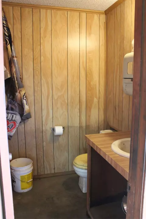 105 S 5th St, Goree, TX 76363 photo 10
