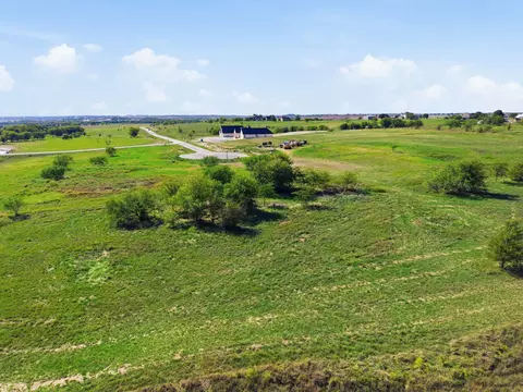 212 Torreon Ln, Fort Worth, TX 76108