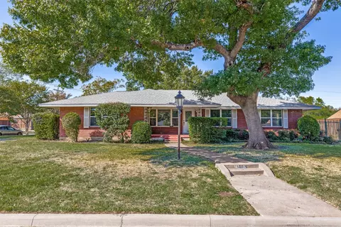 541 Woolsey Dr, Dallas, TX 75224