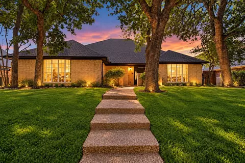 4504 Lake Park Dr, Arlington, TX 76016