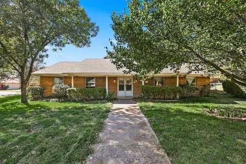 145 Hillside Ln, Desoto, TX 75115