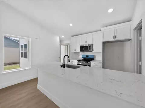 5502 Bainbridge Dr, Arlington, TX 76018