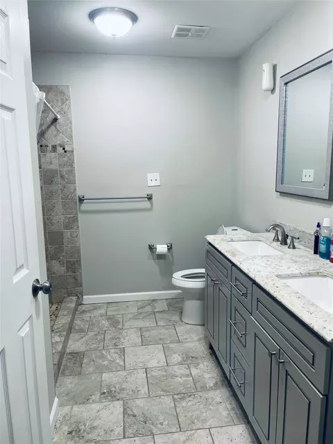 Bath - 706 E High St, Terrell, TX 75160 photo 2 of 4