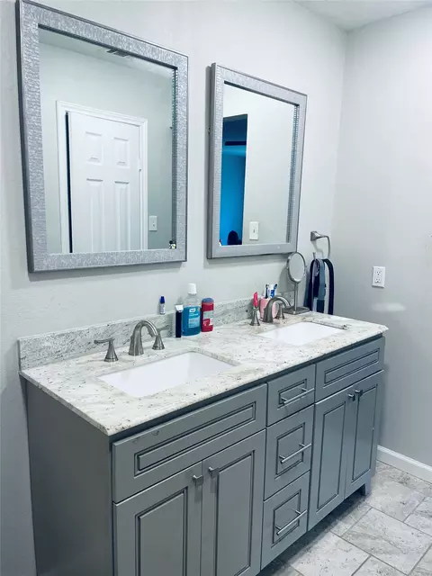 Bath - 706 E High St, Terrell, TX 75160 photo 3 of 4