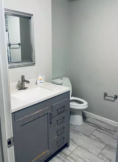 Bath - 706 E High St, Terrell, TX 75160 photo 1 of 4