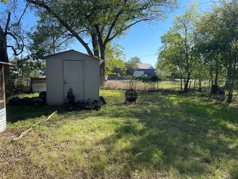 Exterior - 706 E High St, Terrell, TX 75160 photo 2 of 2