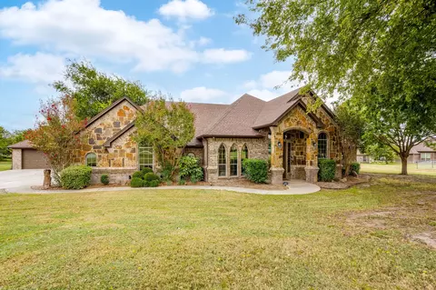 116 Sandstone Ln, Weatherford, TX 76085