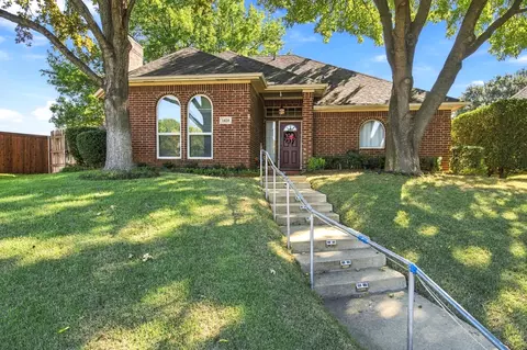 1428 Swan Ct, Lewisville, TX 75077