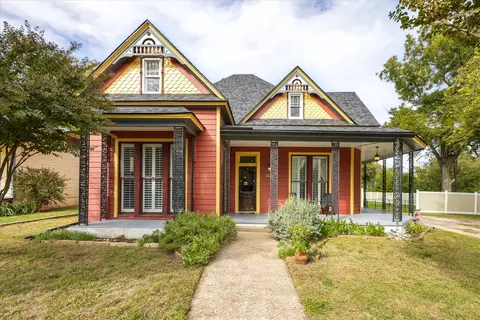 418 W Water St, Weatherford, TX 76086