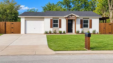 2451 Dancy Dr N, Fort Worth, TX 76131