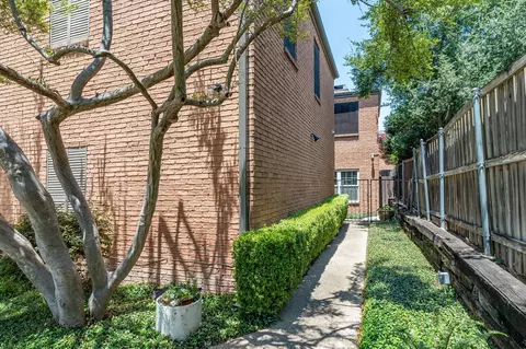 17365 Remington Park Cir, Dallas, TX 75252
