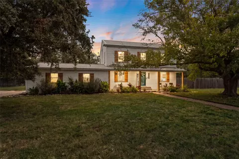 608 Johnson Dr, Mcgregor, TX 76657