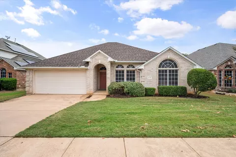 6715 Canis Dr, Arlington, TX 76001