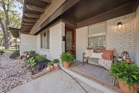 6404 Ravenswood Dr, Fort Worth, TX 76112