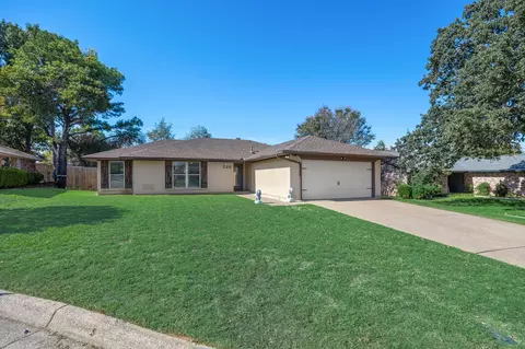 726 Danvers Ln, Mansfield, TX 76063