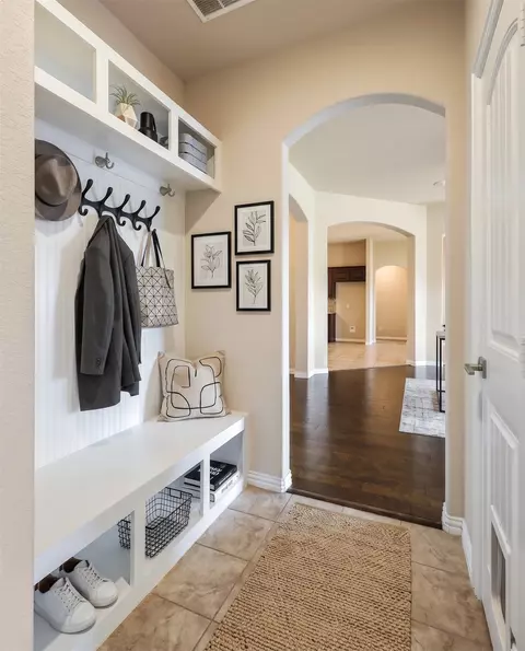 Entry Way - 8818 Abner Rd, Terrell, TX 75161 photo 6 of 7