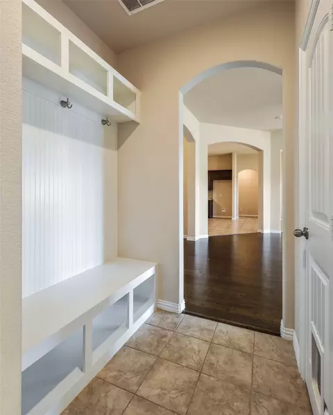 Entry Way - 8818 Abner Rd, Terrell, TX 75161 photo 7 of 7