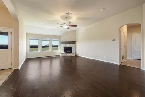 Living - 8818 Abner Rd, Terrell, TX 75161 photo 2 of 5